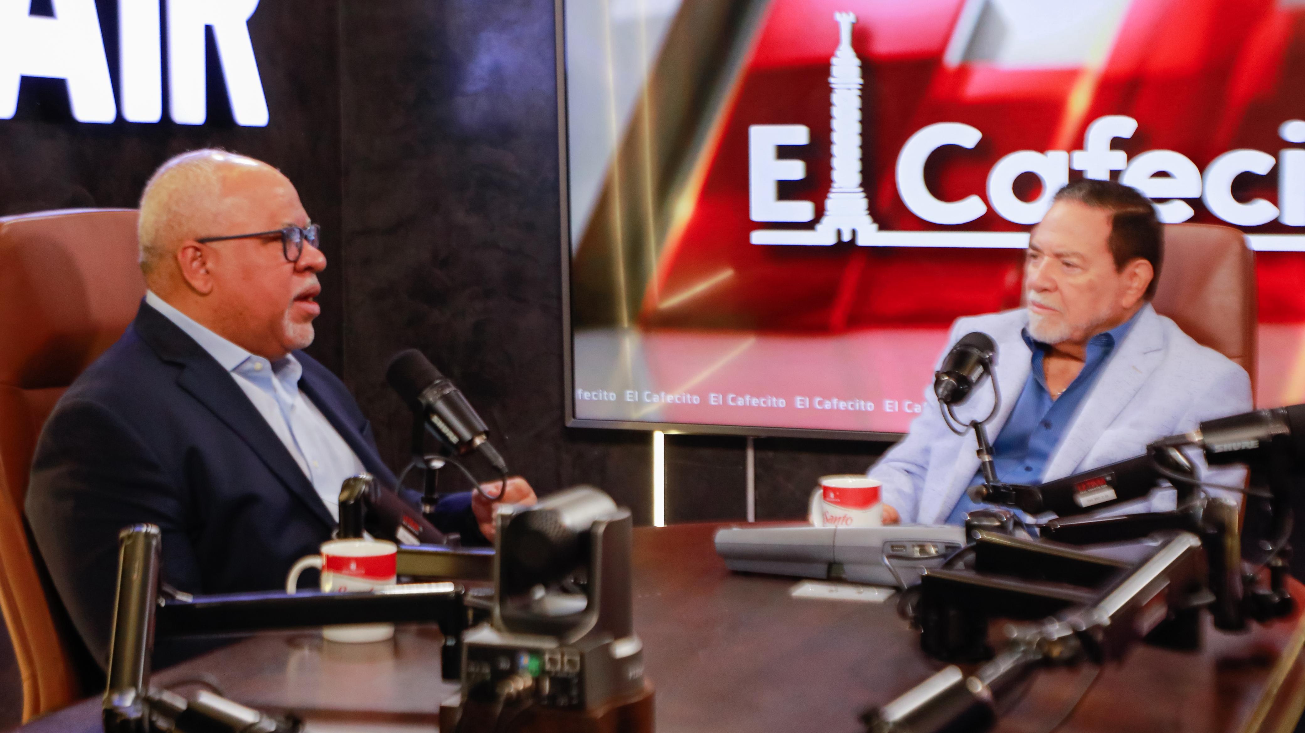 Director Participa En El CAFECITO EN SANTIAGO